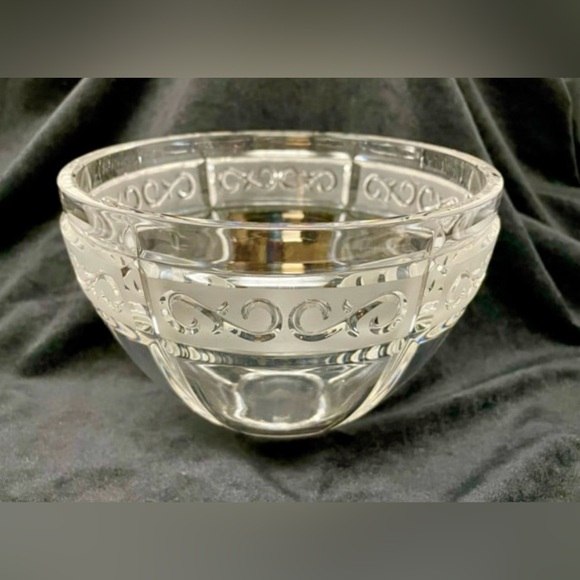 Waterford Marquis Arabesque 7”Crystal Fruit Bowl with frosted scrolled border - Picture 8 of 11